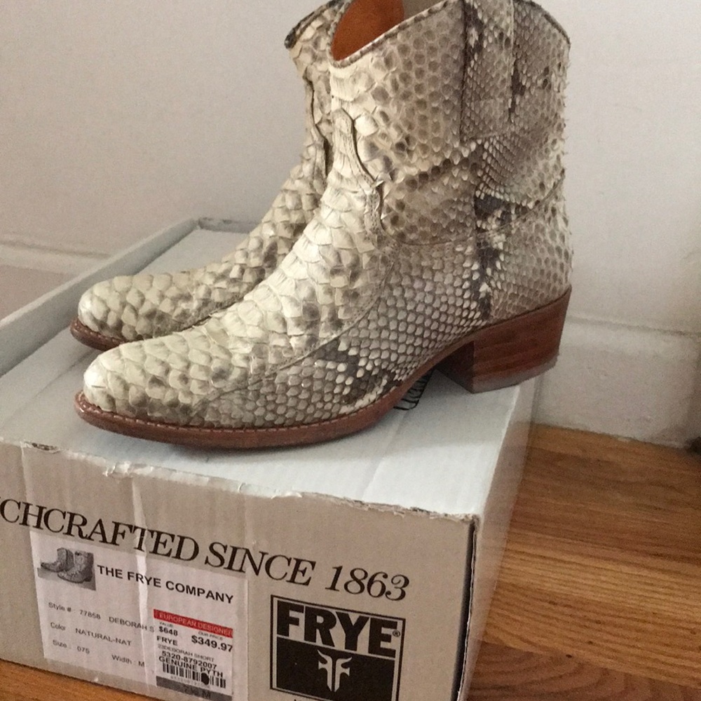 Rare Frye Python Short Boots – Size 7, Authentic Exotic Leather, Timeless Design